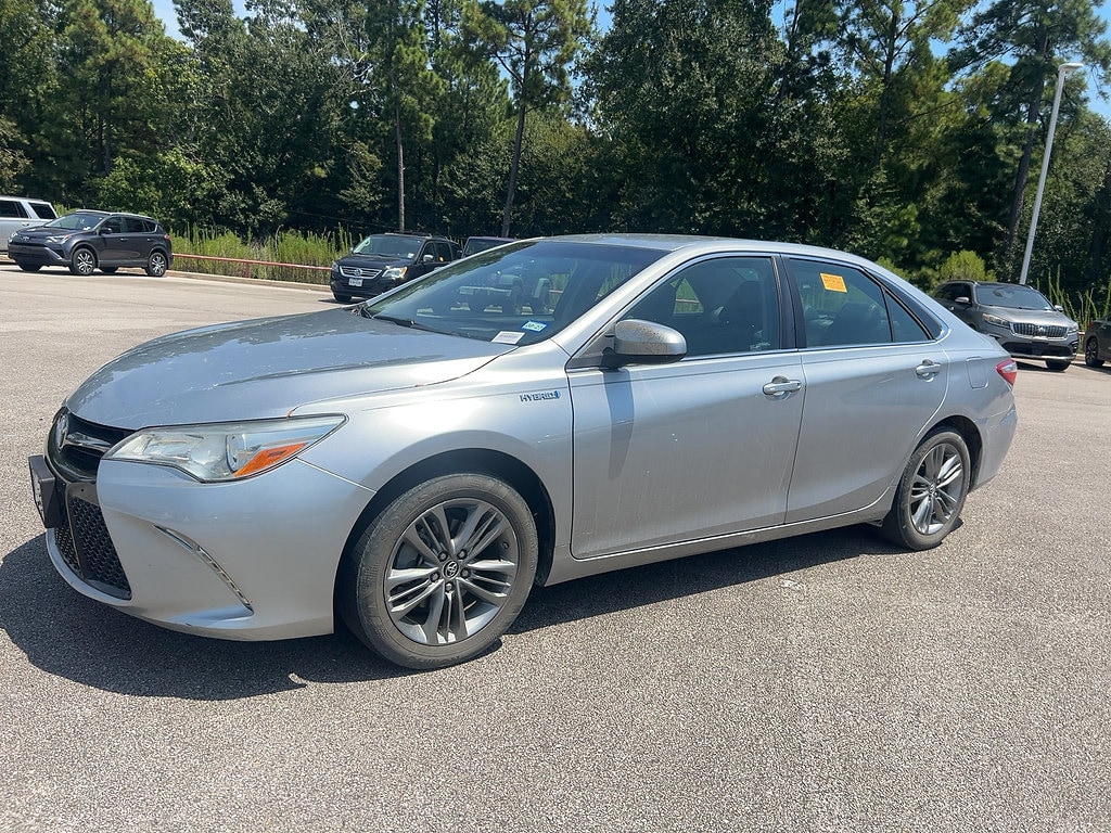 Used 2015 Toyota Camry Hybrid SE Sedan