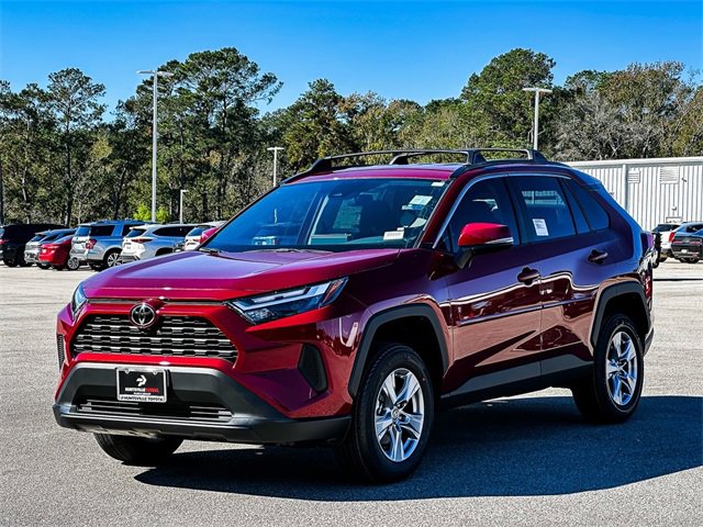 2025 Toyota RAV4 XLE photo 3