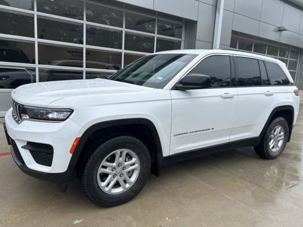 Used 2024 Jeep Grand Cherokee Laredo SUV