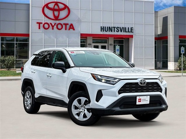2025 Toyota RAV4 LE's photo