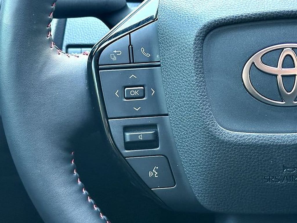 2025 Toyota Prius SE - Photo 22