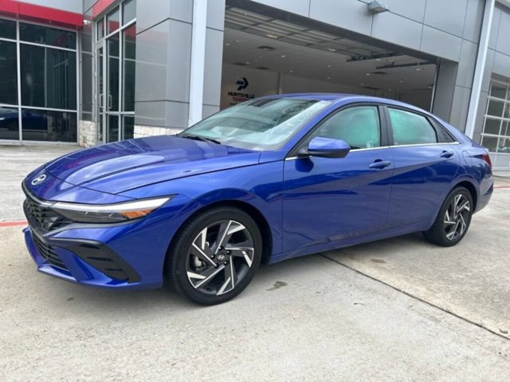 Used 2025 Hyundai Elantra SEL Convenience Sedan