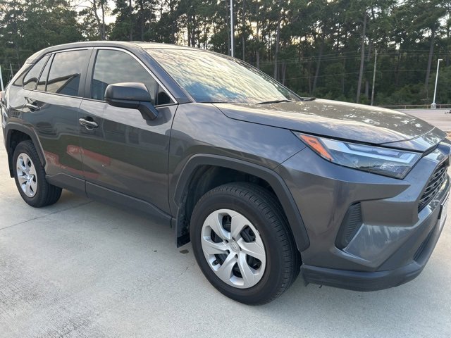 2024 Toyota RAV4 LE photo 2