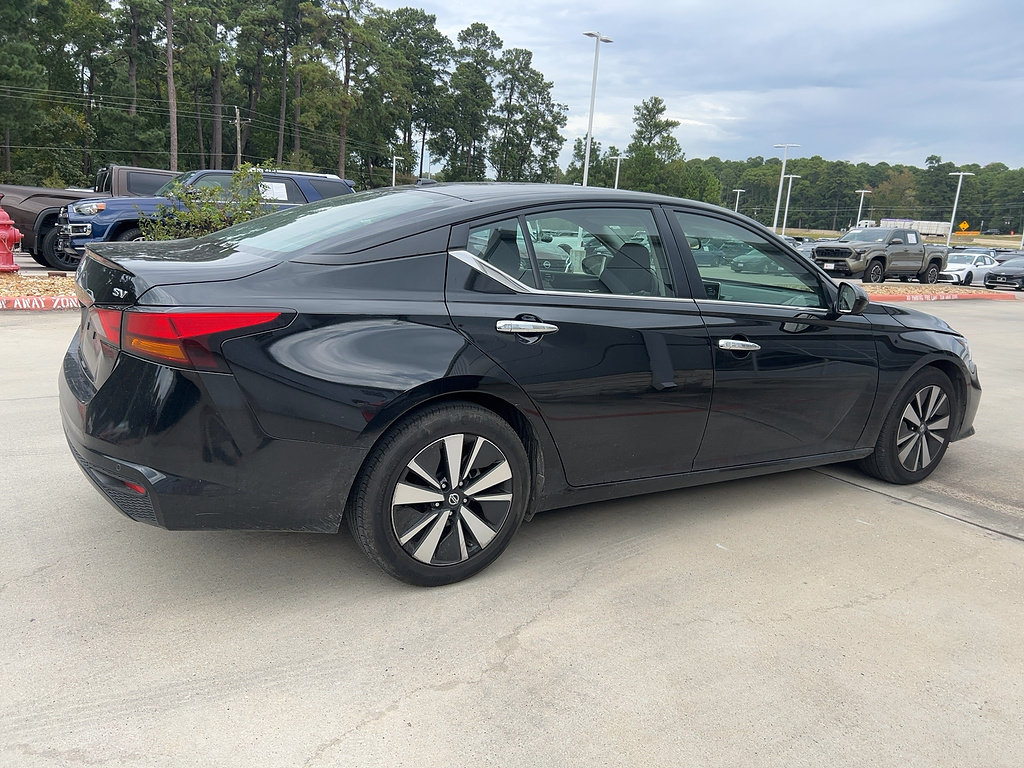 Used 2022 Nissan Altima 2.5 SV Sedan
