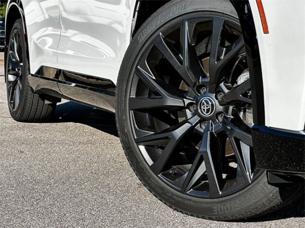 New 2025 Toyota Crown Signia Limited LIMITED