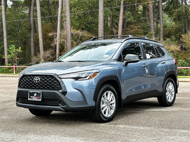 2025 Toyota Corolla Cross LE photo 4