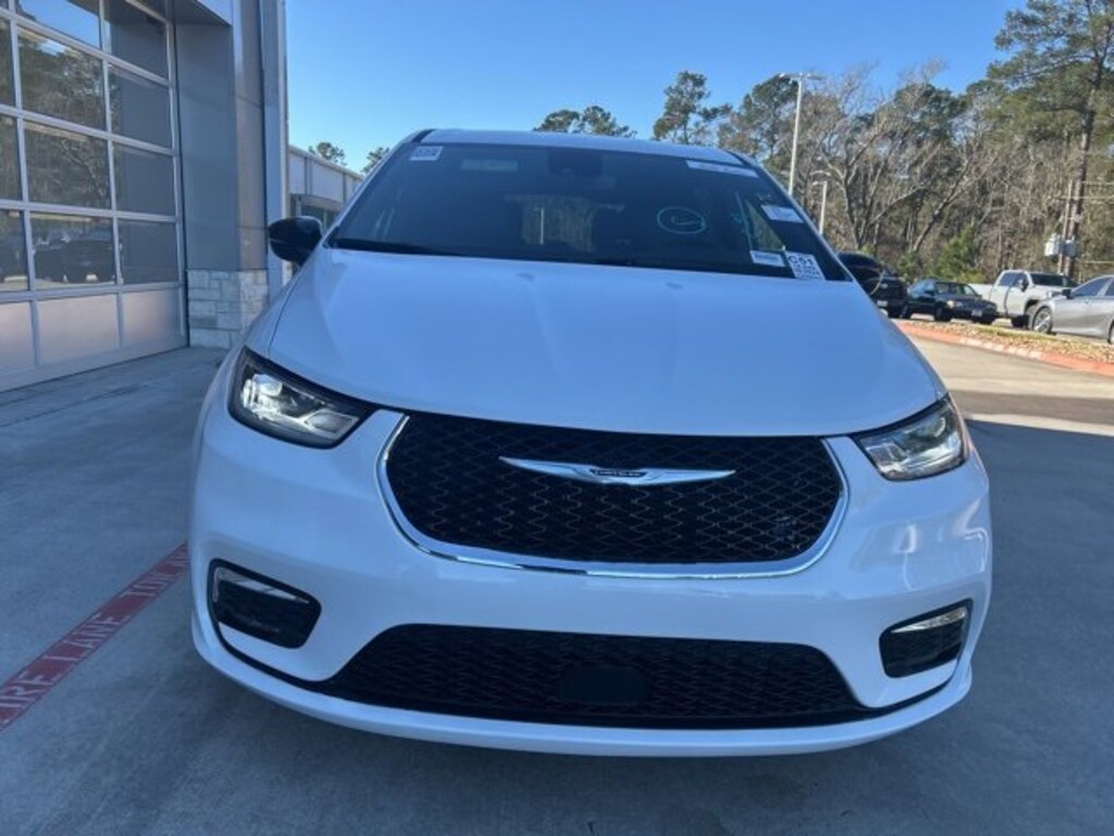Used 2025 Chrysler Pacifica Select Van Passenger Van