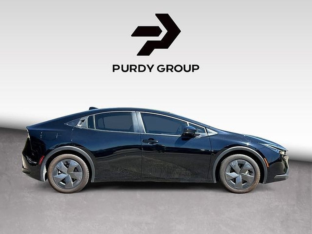 2025 Toyota Prius SE - Photo 9