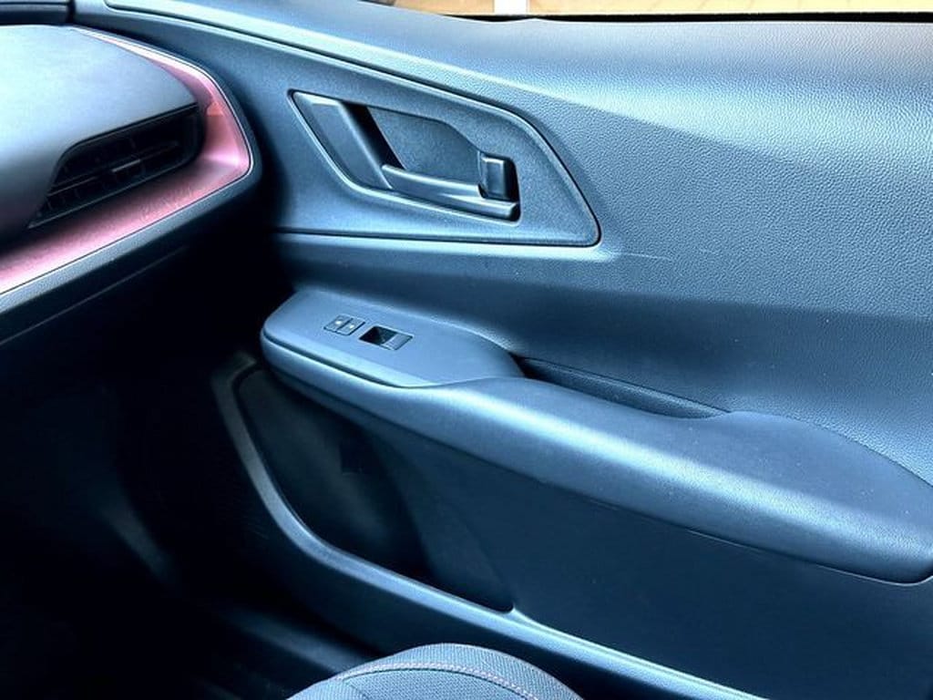 2025 Toyota Prius SE - Photo 25