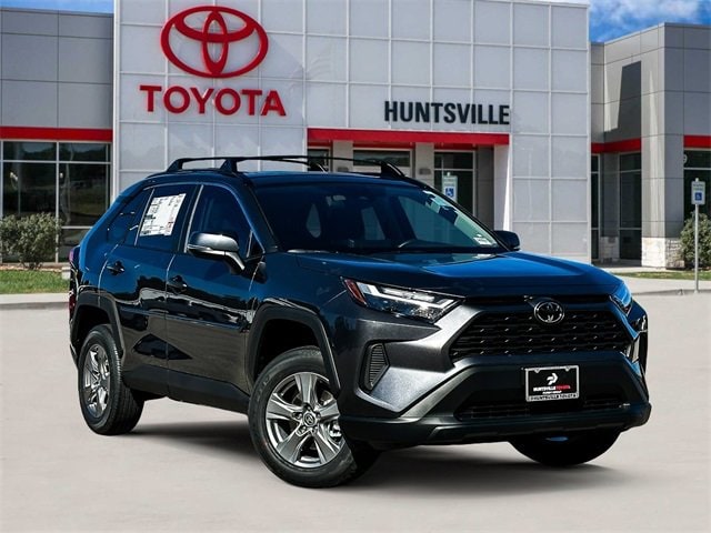 2025 Toyota RAV4 XLE's photo
