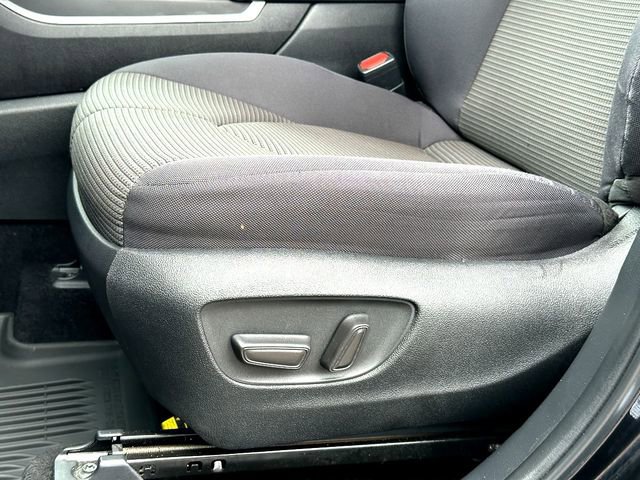 2024 Toyota Highlander LE - Photo 12