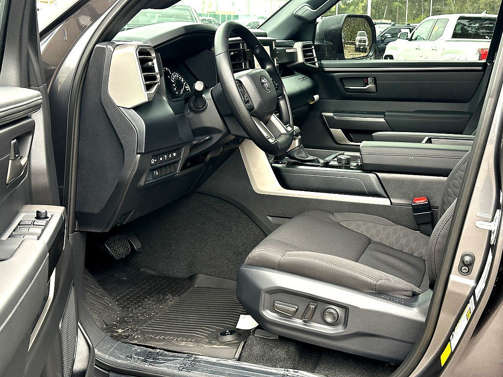 2026 Toyota Tundra SR5 - Photo 10