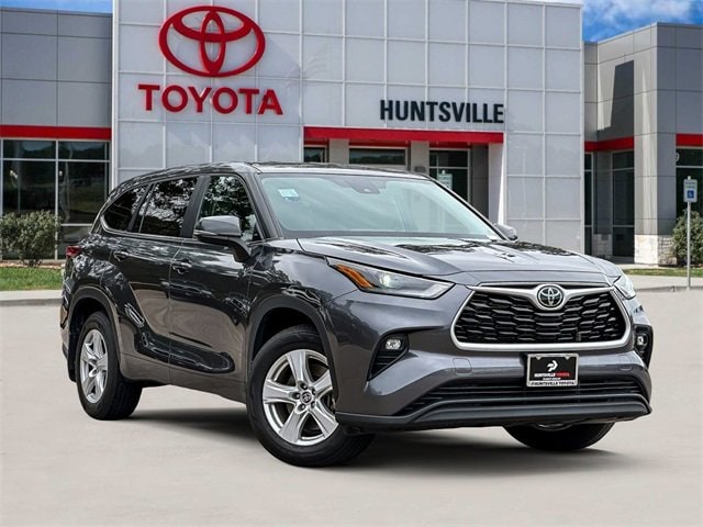 2023 Toyota Highlander LE's photo