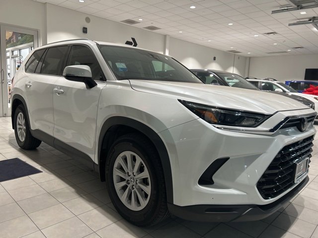 2024 Toyota Grand Highlander XLE photo 2
