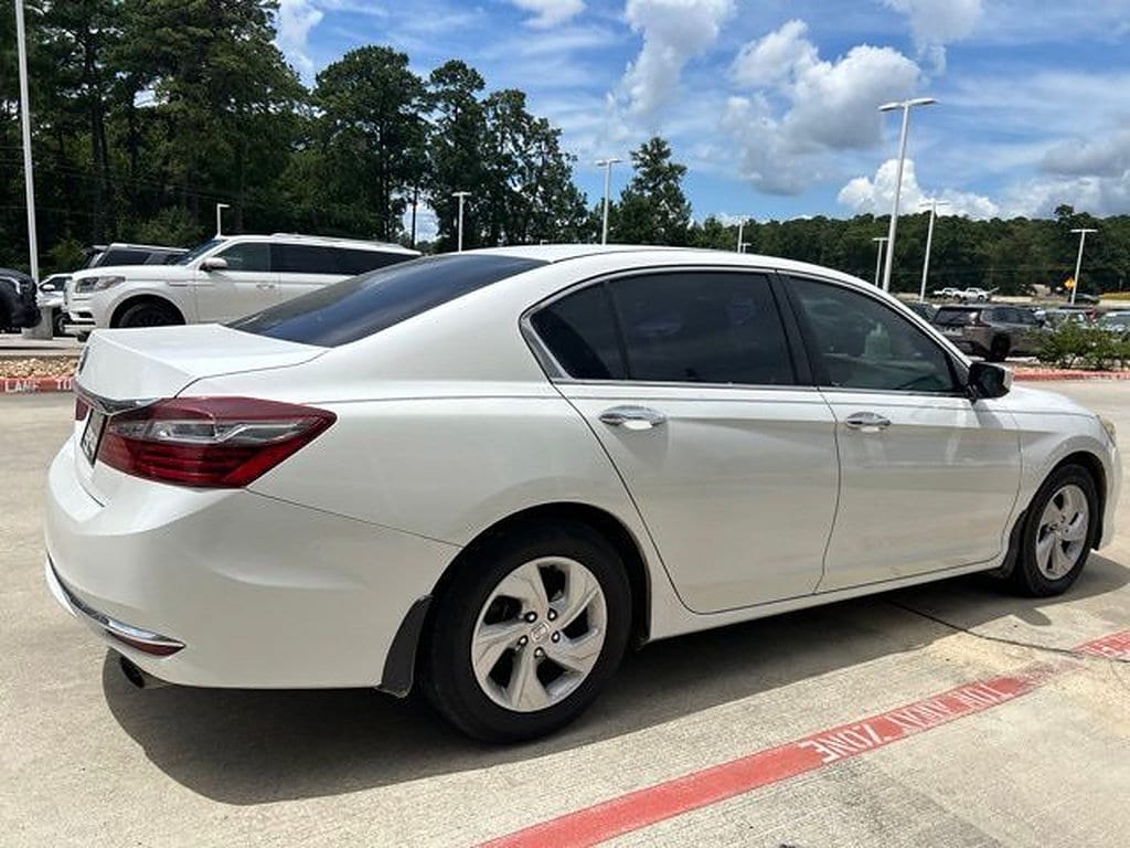 Used 2017 Honda Accord LX with VIN 1HGCR2F33HA051211 for sale in Huntsville, TX