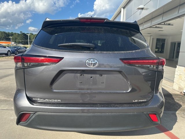 2023 Toyota Highlander LE photo 2