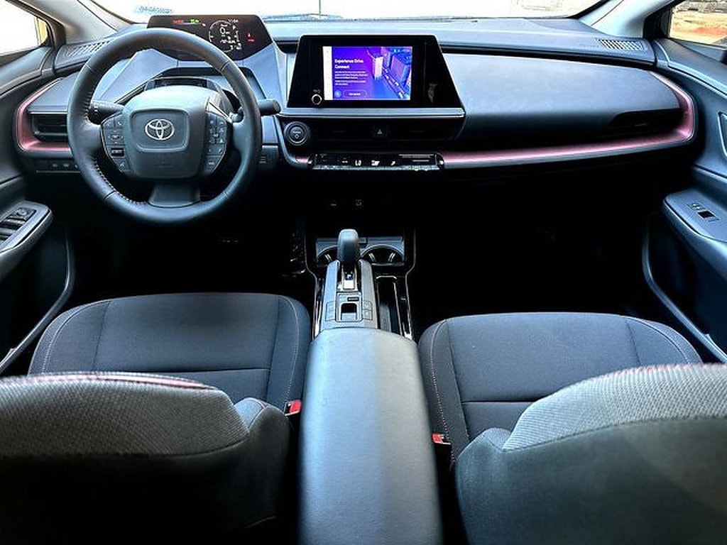 2025 Toyota Prius SE - Photo 27