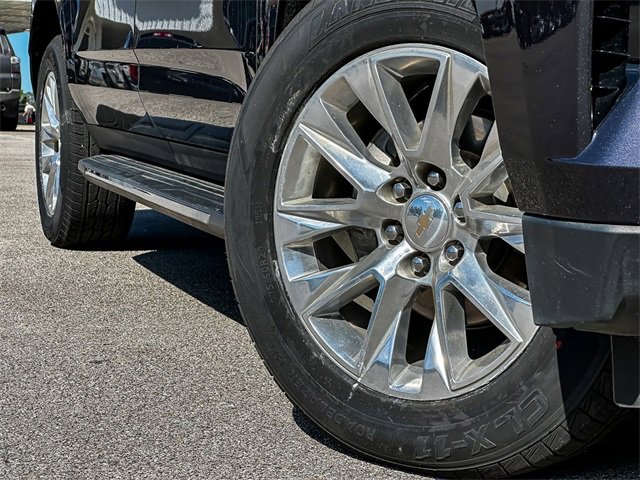 2024 Chevrolet Suburban Premier photo 2