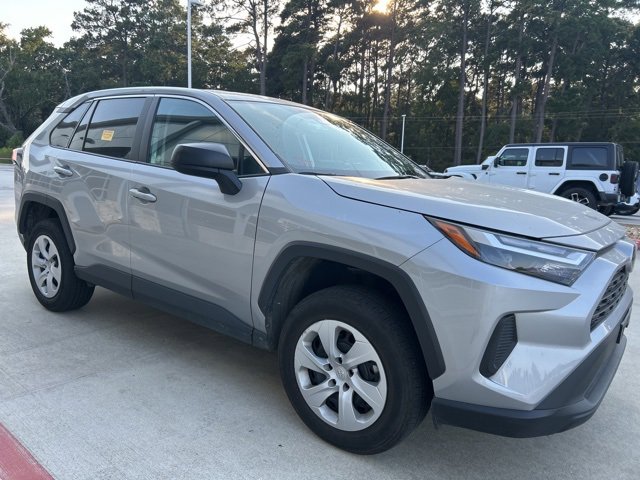 2024 Toyota RAV4 LE photo 2