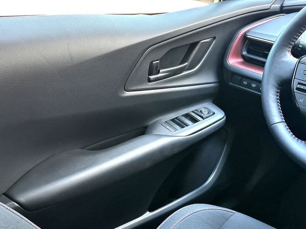 2025 Toyota Prius SE - Photo 26