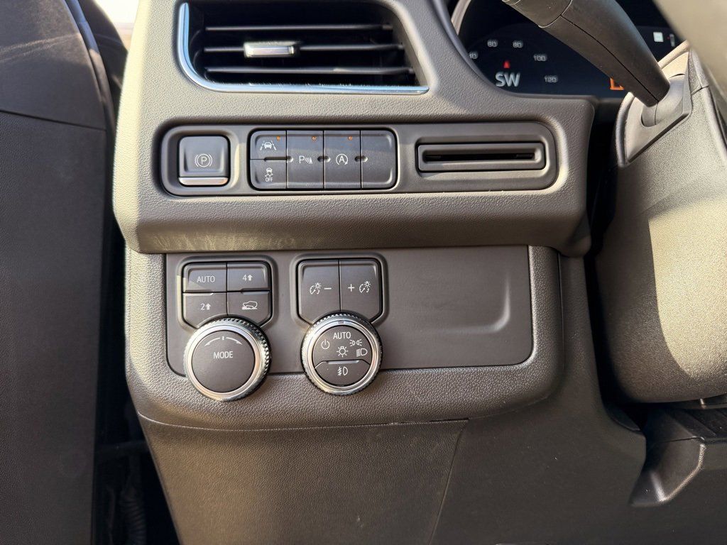 2023 GMC Yukon XL SLT - Photo 17