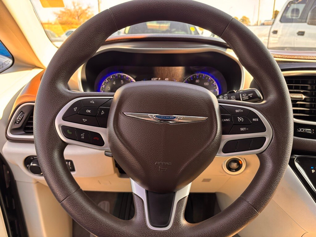 Used 2017 Chrysler Pacifica Touring Minivan/Van