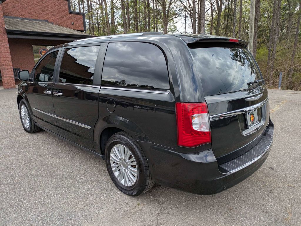 2013 Chrysler Town & Country Limited - Photo 7