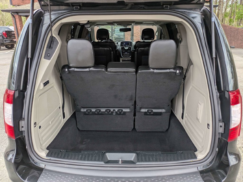 2013 Chrysler Town & Country Limited - Photo 6