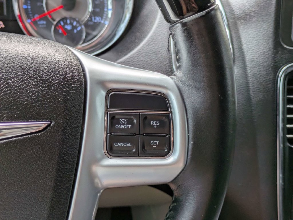 2013 Chrysler Town & Country Limited - Photo 29