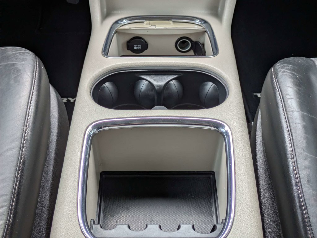 2013 Chrysler Town & Country Limited - Photo 19