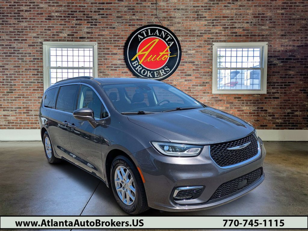 2022 Chrysler Pacifica Touring L's photo