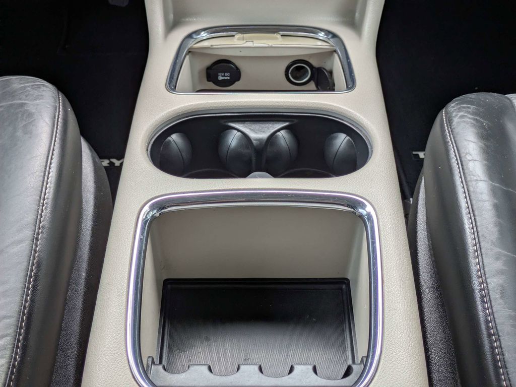 2013 Chrysler Town & Country Limited - Photo 19