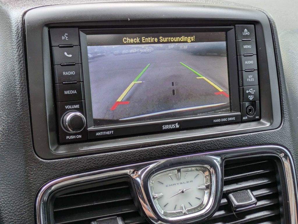 2013 Chrysler Town & Country Limited - Photo 21