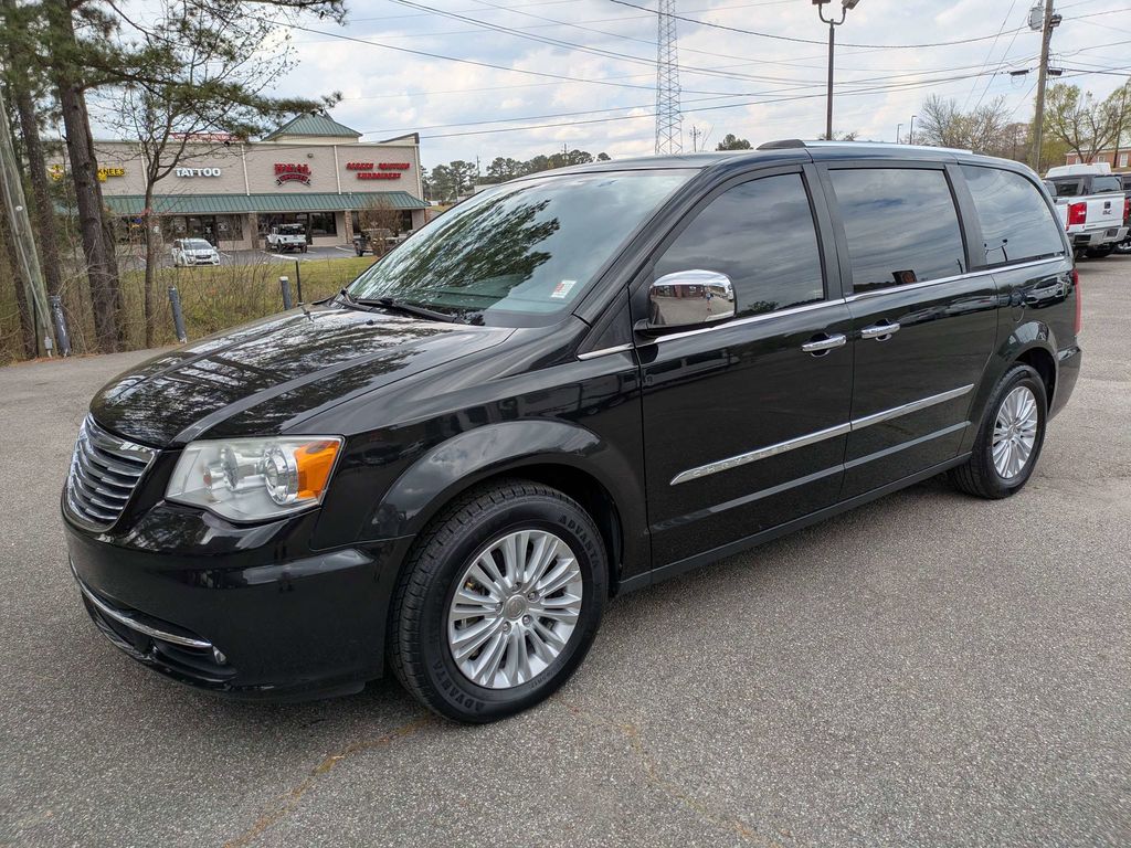 2013 Chrysler Town & Country Limited - Photo 8