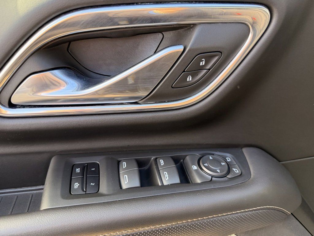 2023 GMC Yukon XL SLT - Photo 14