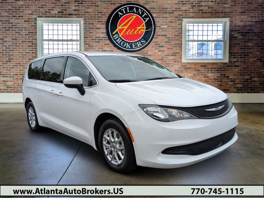 2023 Chrysler Voyager LX's photo