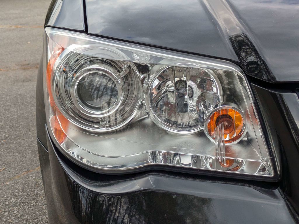 2013 Chrysler Town & Country Limited - Photo 10