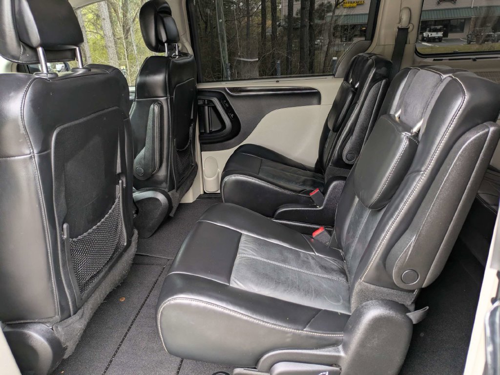 2013 Chrysler Town & Country Limited - Photo 13