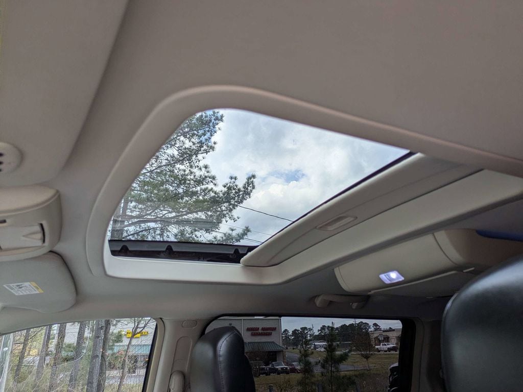 2013 Chrysler Town & Country Limited - Photo 25