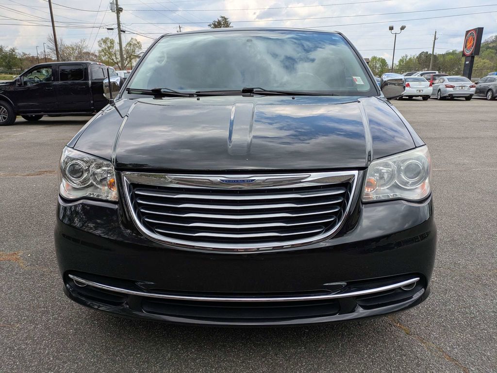 2013 Chrysler Town & Country Limited - Photo 9