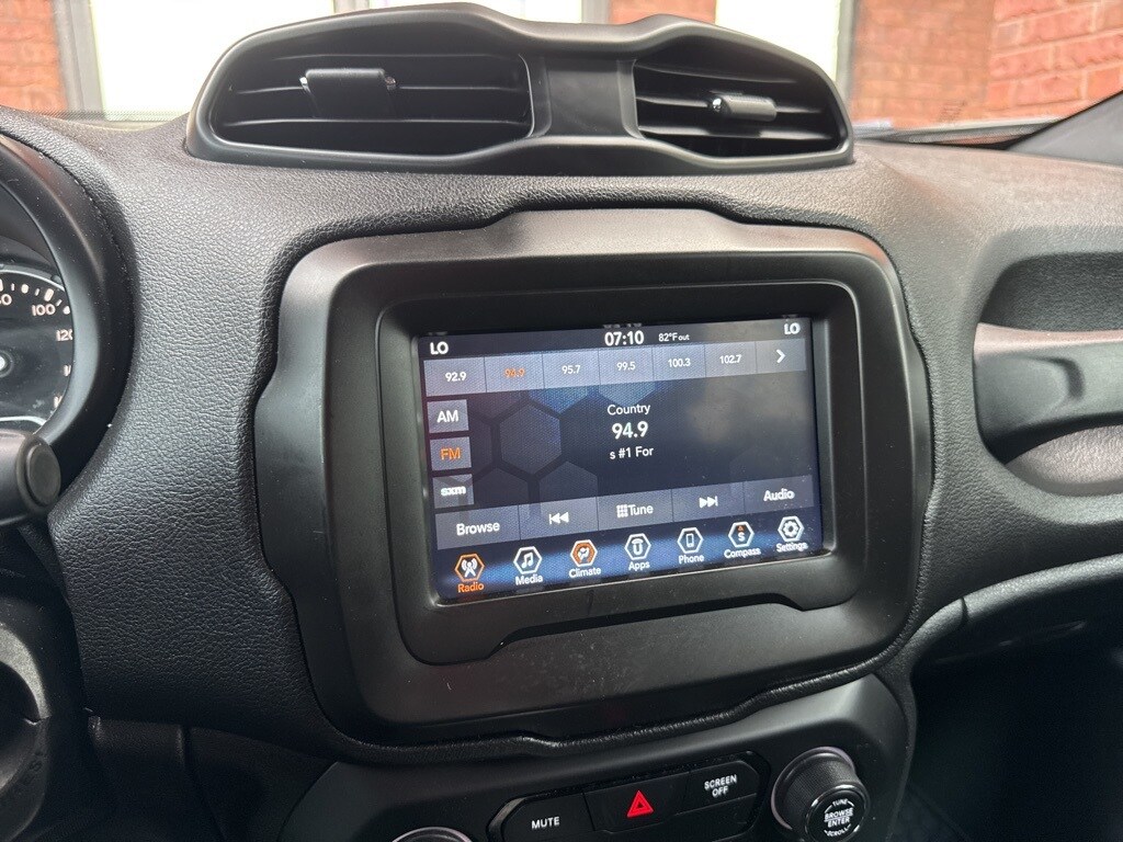 2018 Jeep Renegade Latitude North Edition photo 2