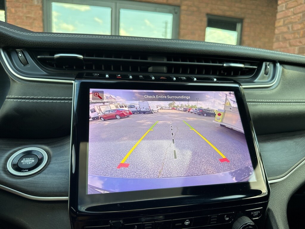 2022 Jeep Grand Cherokee Limited photo 3