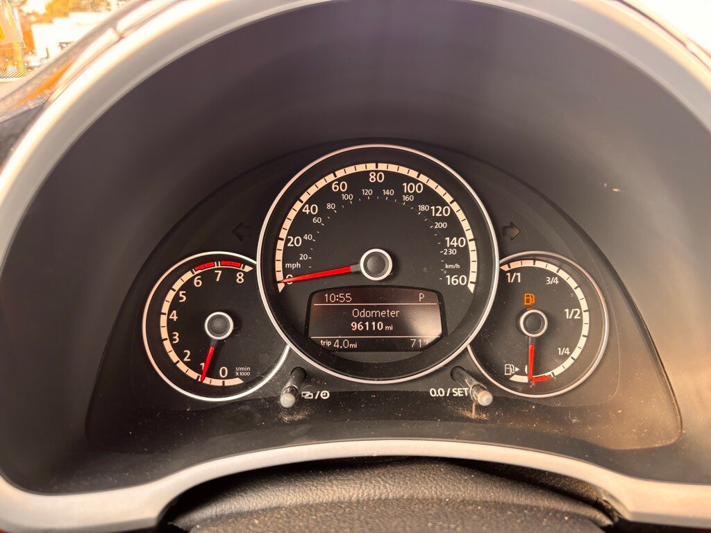 2013 Volkswagen Beetle 2.5L photo 2