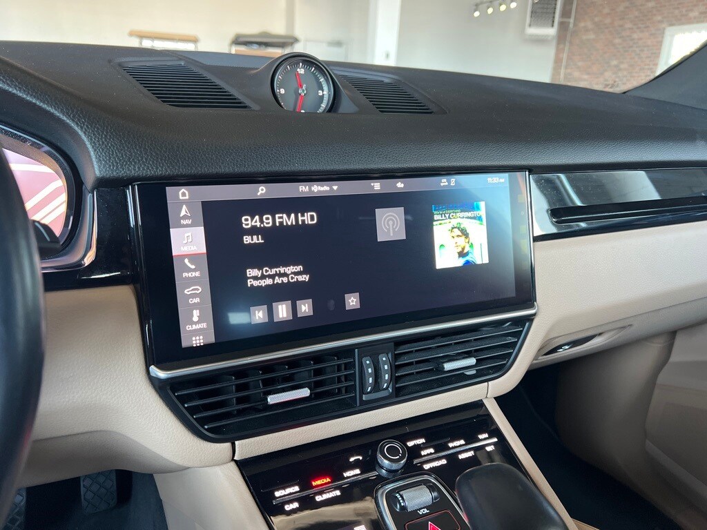 2020 Porsche Cayenne Base photo 3