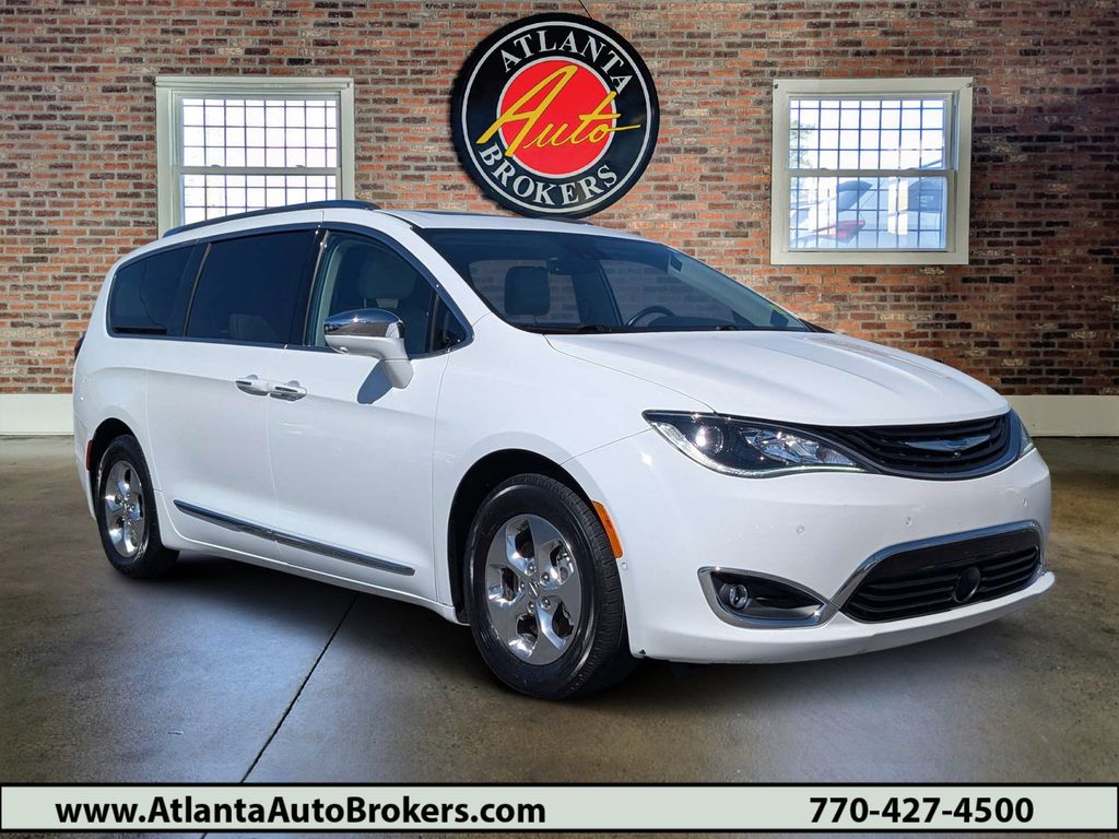 2018 Chrysler Pacifica Hybrid Limited's photo