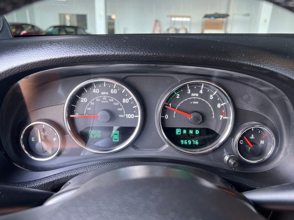 2014 Jeep Wrangler Unlimited Sahara photo 2