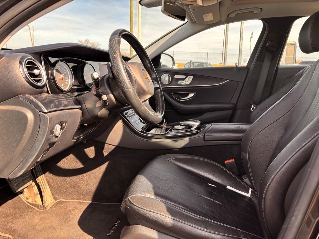 2017 Mercedes Benz E 300 Sedan photo 3