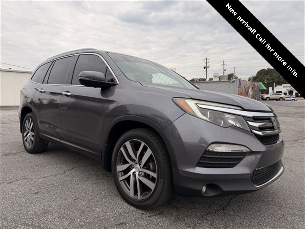 2016 Honda Pilot Elite's photo