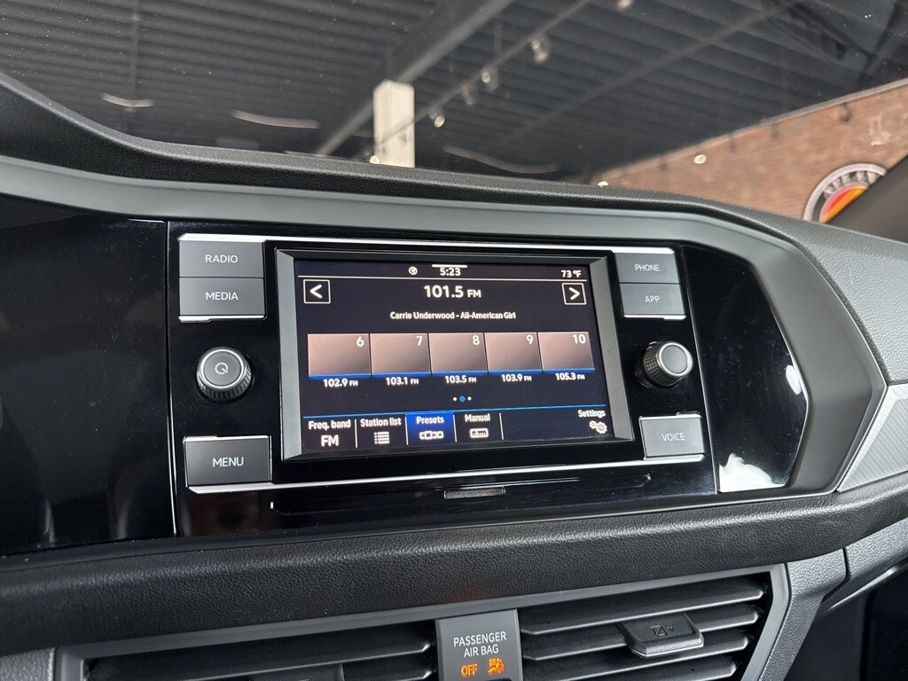 2020 Volkswagen Jetta R-Line photo 3