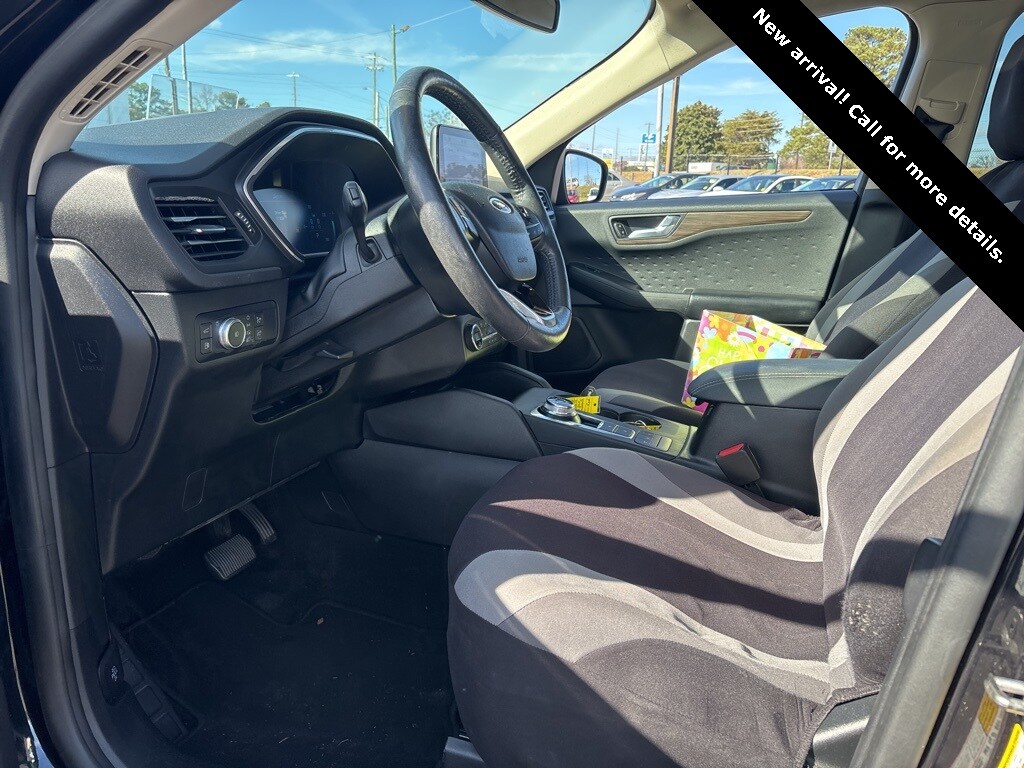 2020 Ford Escape Titanium Hybrid photo 3